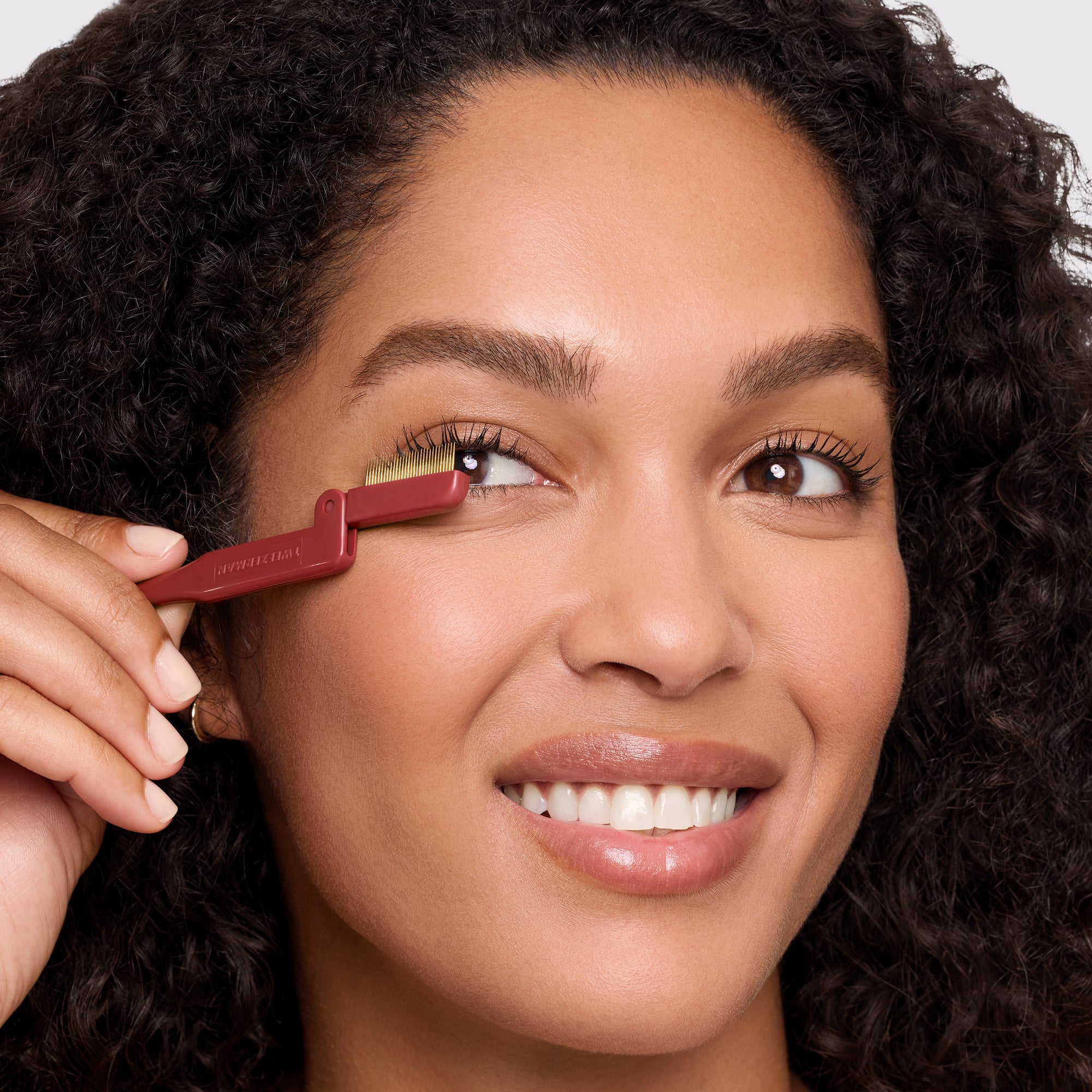 Model using Vintage Rose Folding iLash Comb