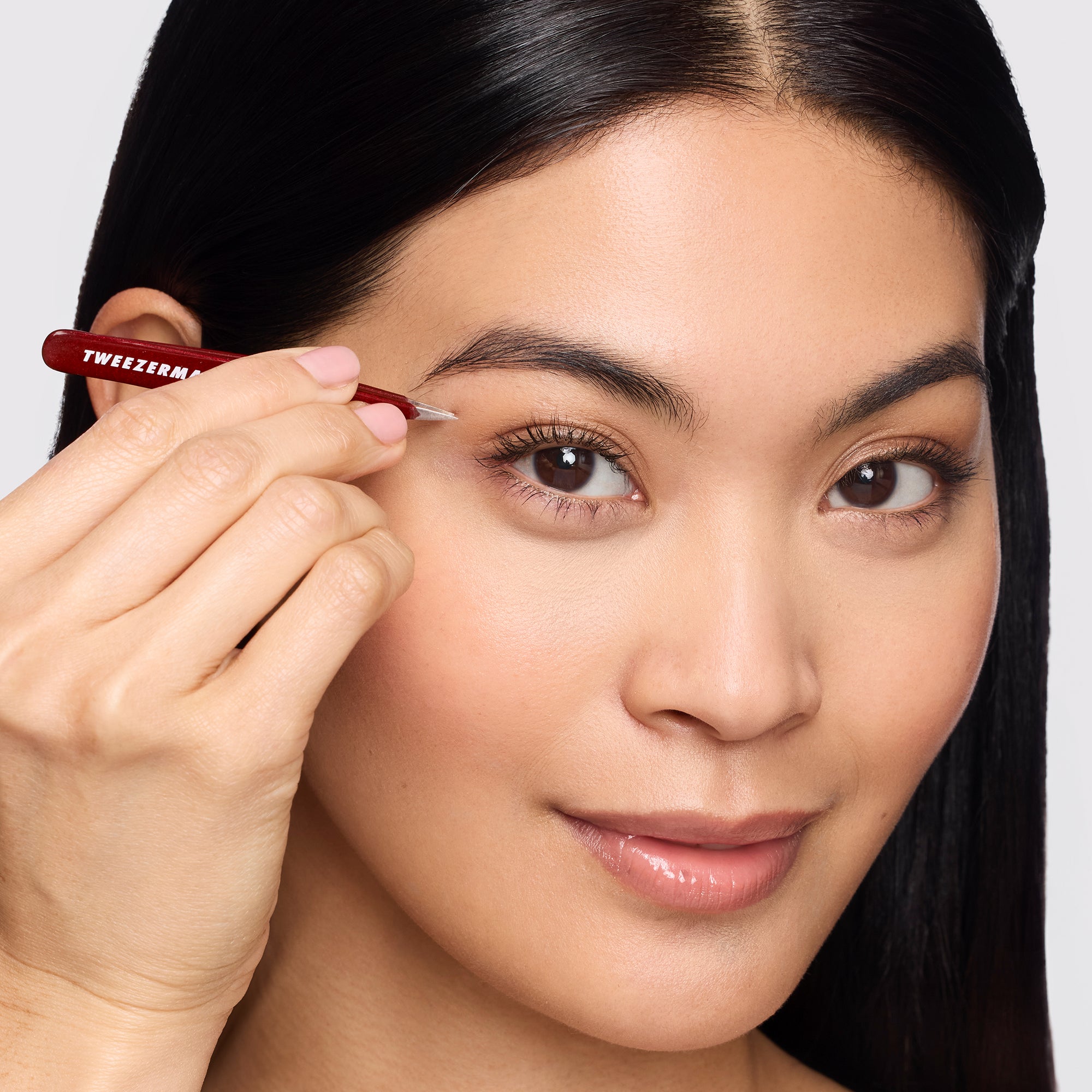 Model using Vintage Rose Mini Point Tweezer