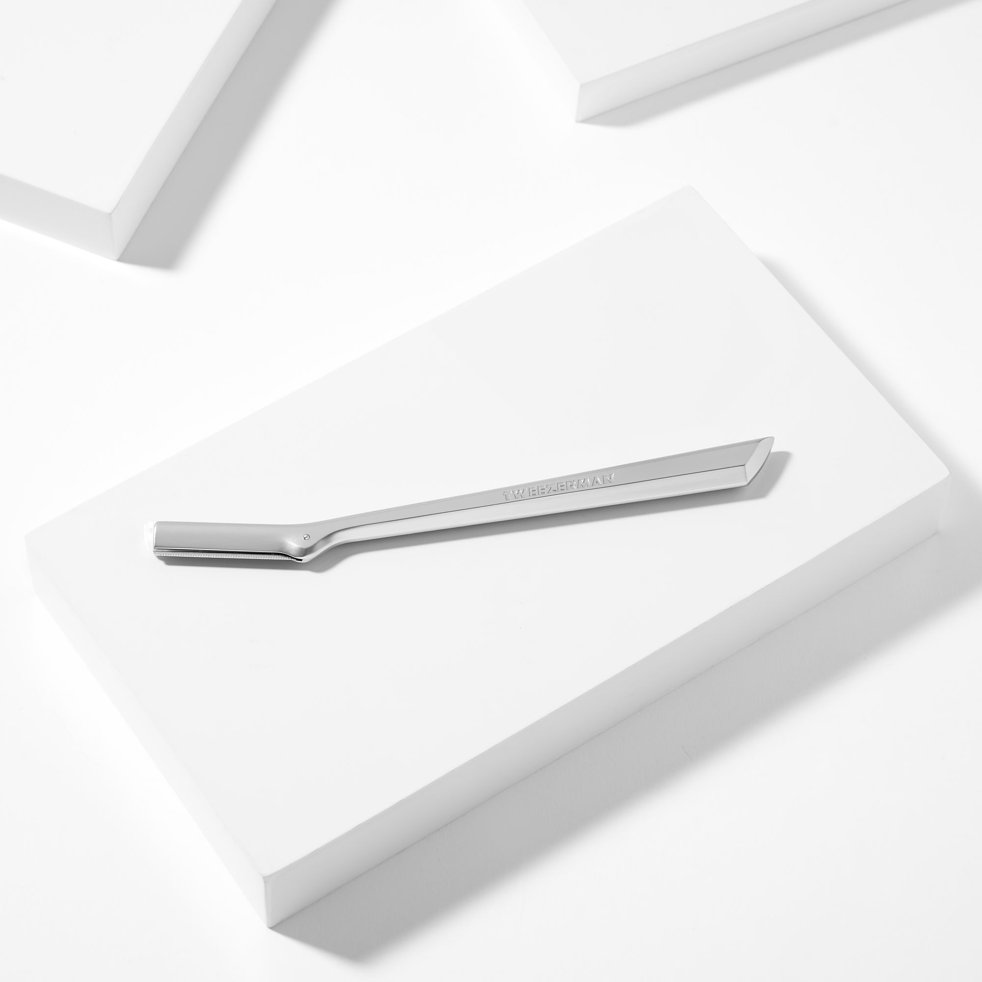 Facial Razor placed on a white block tray