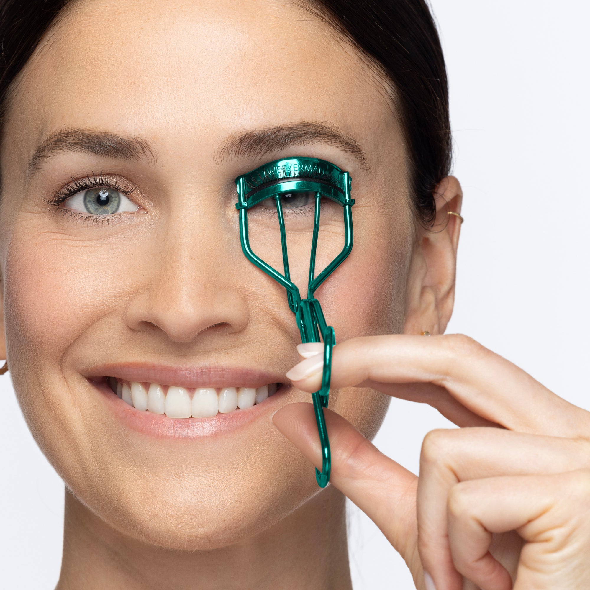 Model using Enchanted Garden&#39;s Lash Set: Lash Curler