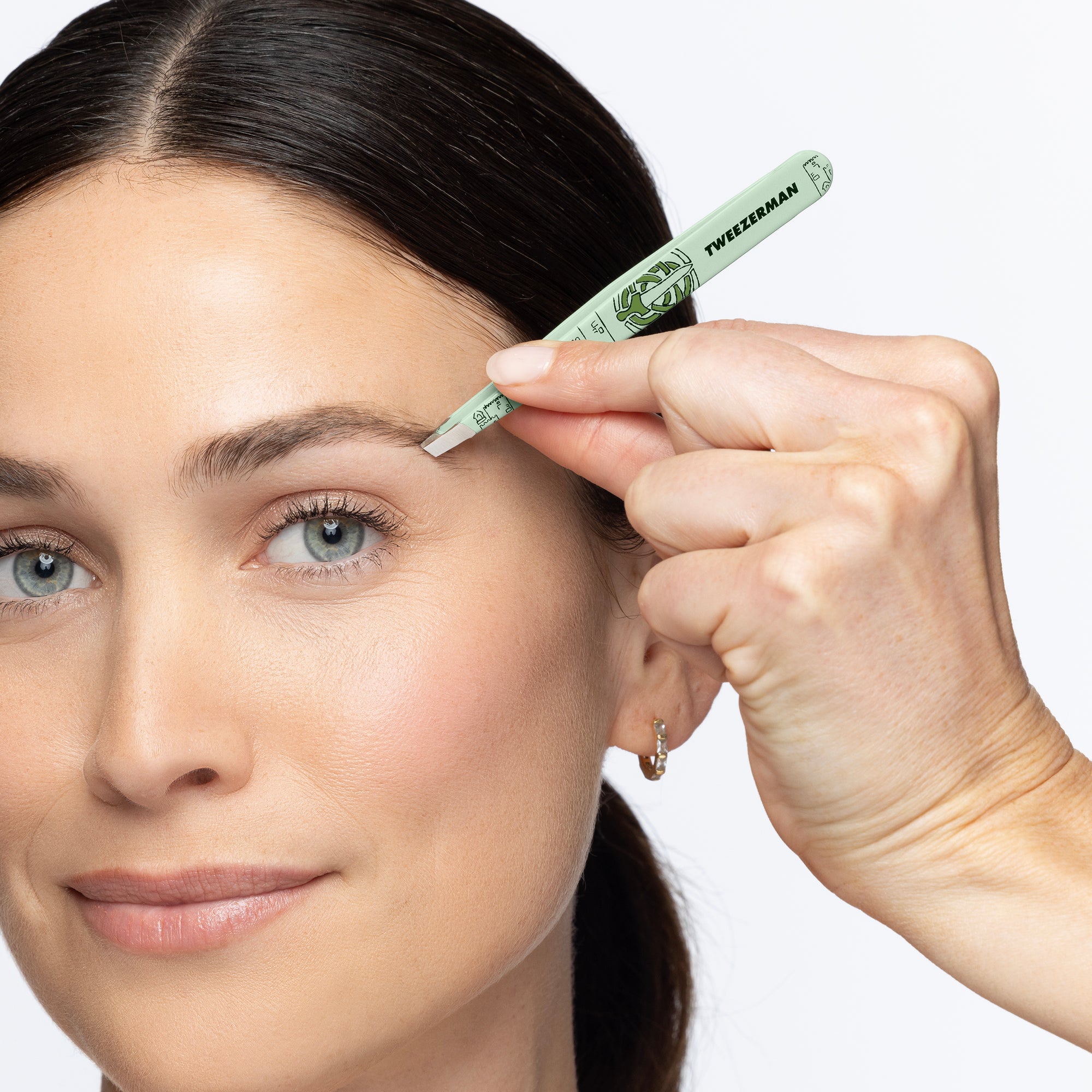 Model using Disney&#39;s Merida Slant Tweezer