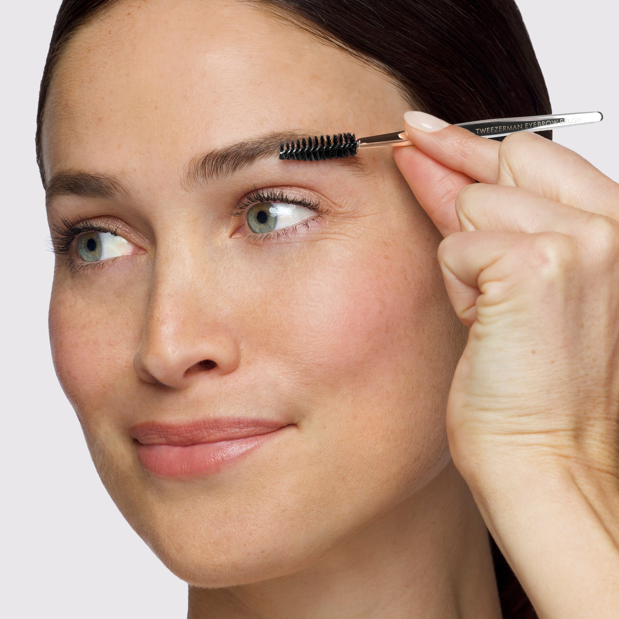 Model using Brow &amp; Facial Grooming Set&#39;s Spoolie