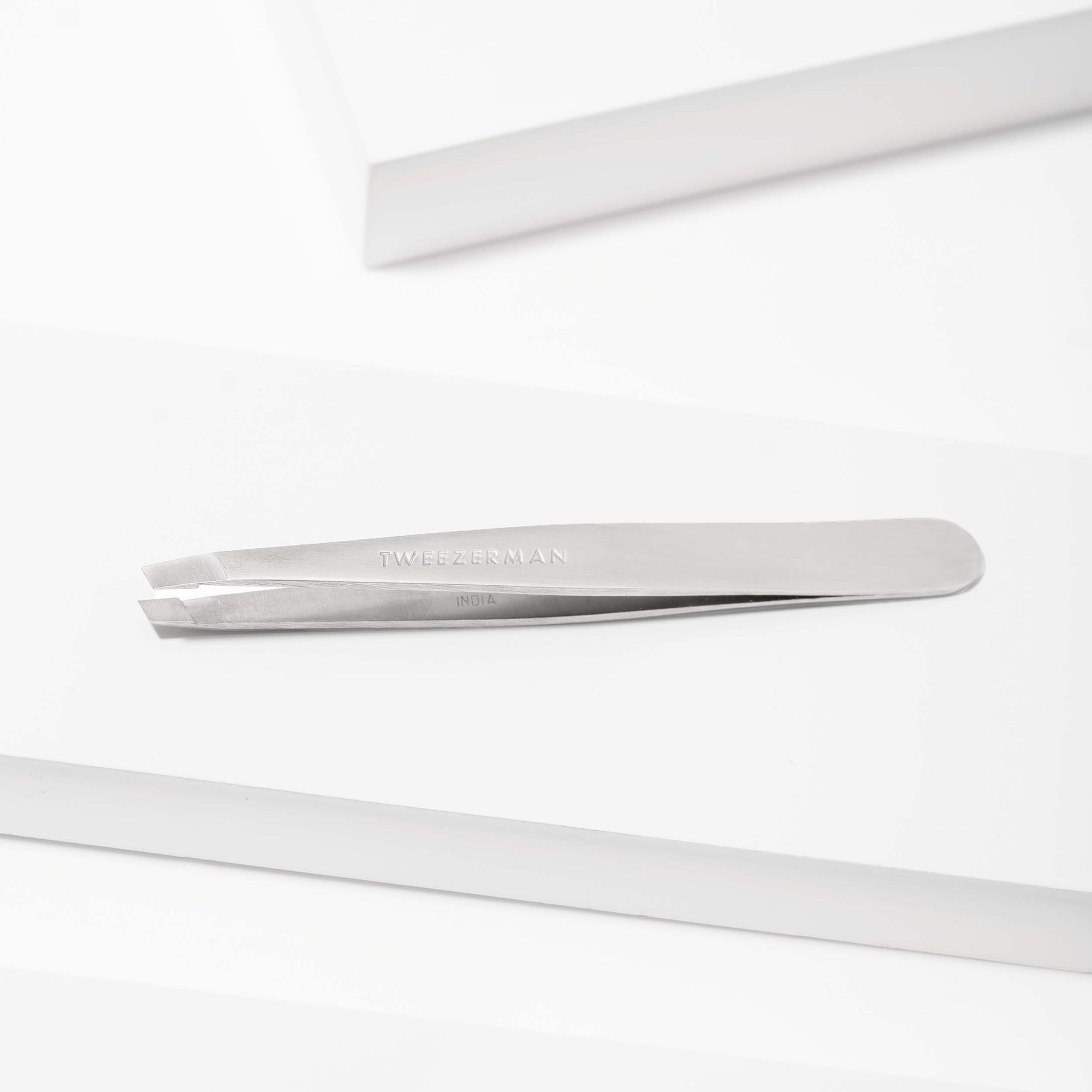 Classic Slant Tweezer