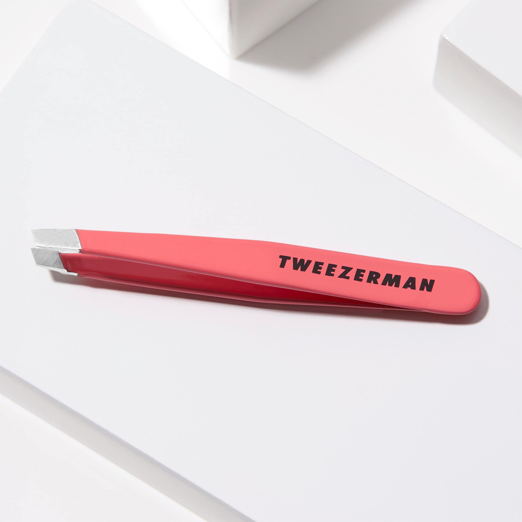 Mini Slant Tweezer Geranium